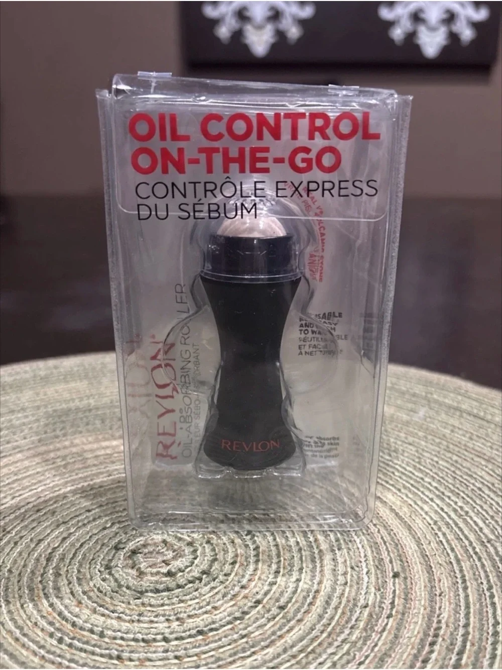 Revlon Oil-Absorbing Roller, Oil Control On The Go, Reusable - New